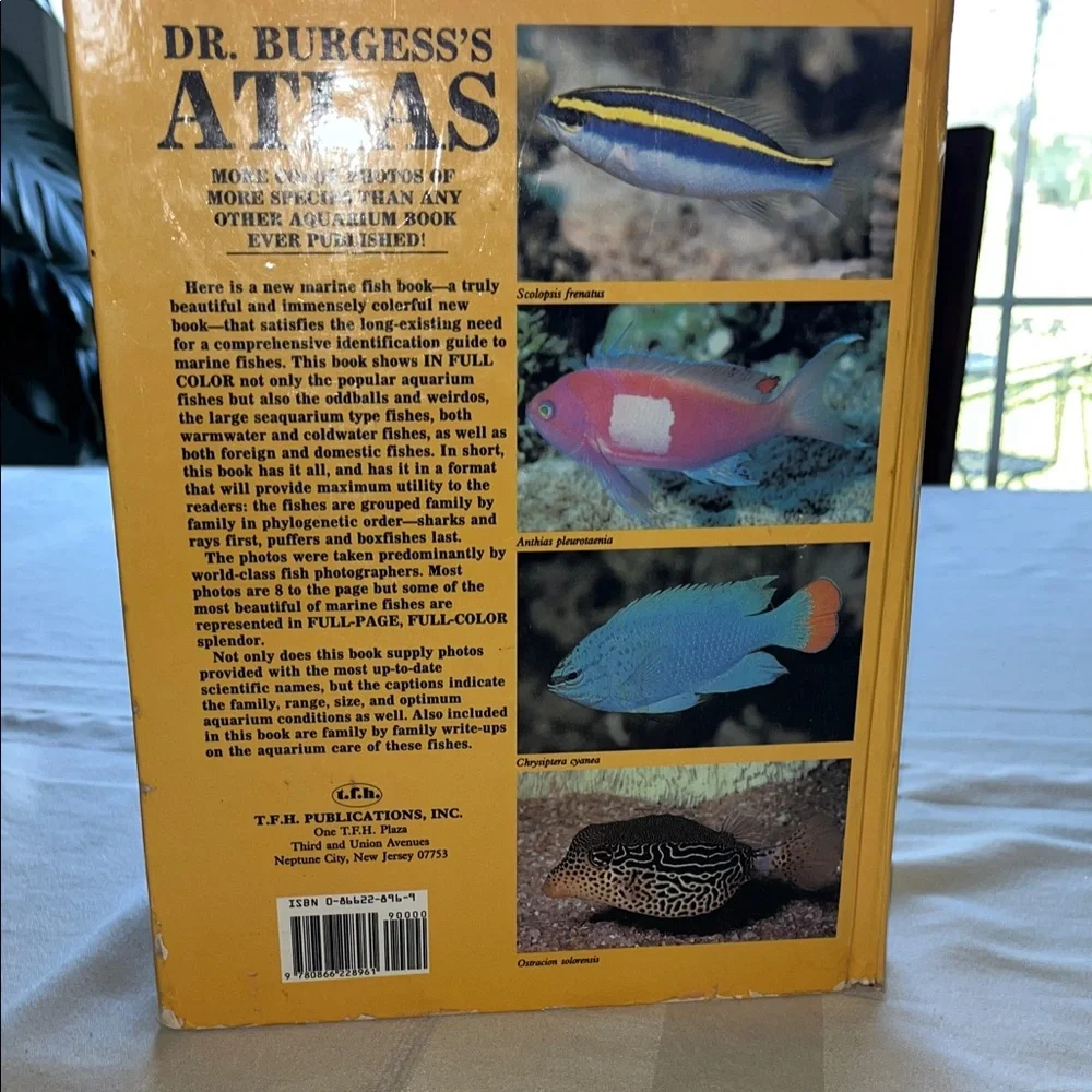 's Atlas of Marine Aquarium Fishes - Vibrant Yellow Cover